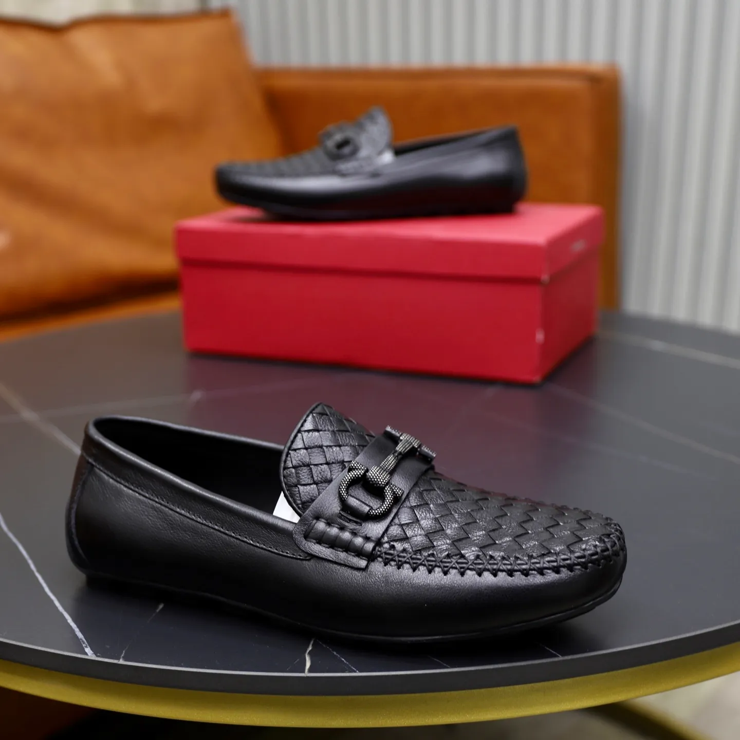 Ex-factory price: 480💰🙅‍♂️🙅‍♂️🙅‍♂️Niuli Brand: Ferragamo Standard code: Men's code 38/44 (45 customized) Grade: Same as the official website Material: Original imported cowhide leather lining Original wear-resistant lightweight outsole Style category: Men's casual slip-on shoes Bean shoes Distinguished luxury brand elements top luxury Color: actual picture color